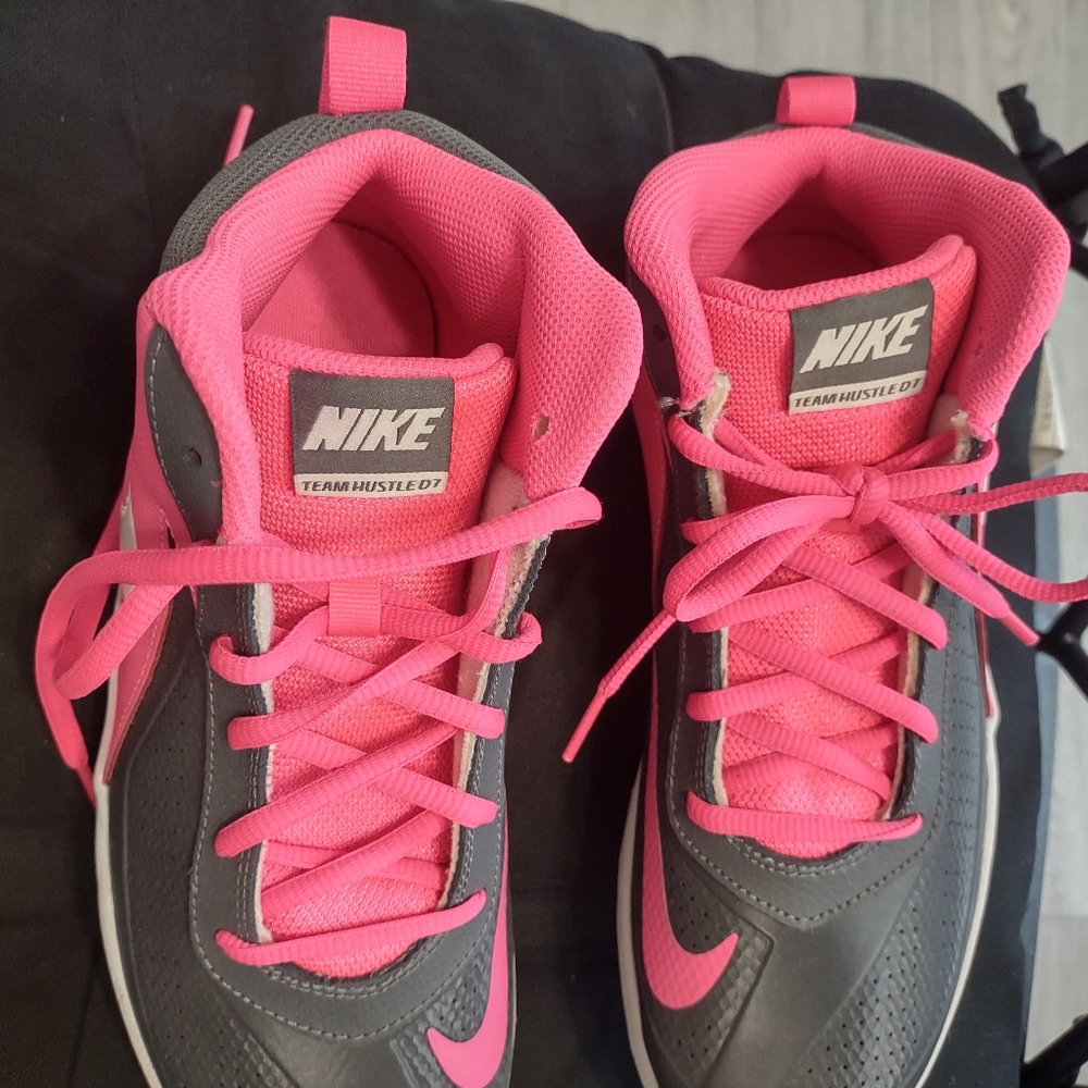 Nike - Picture 4 of 16